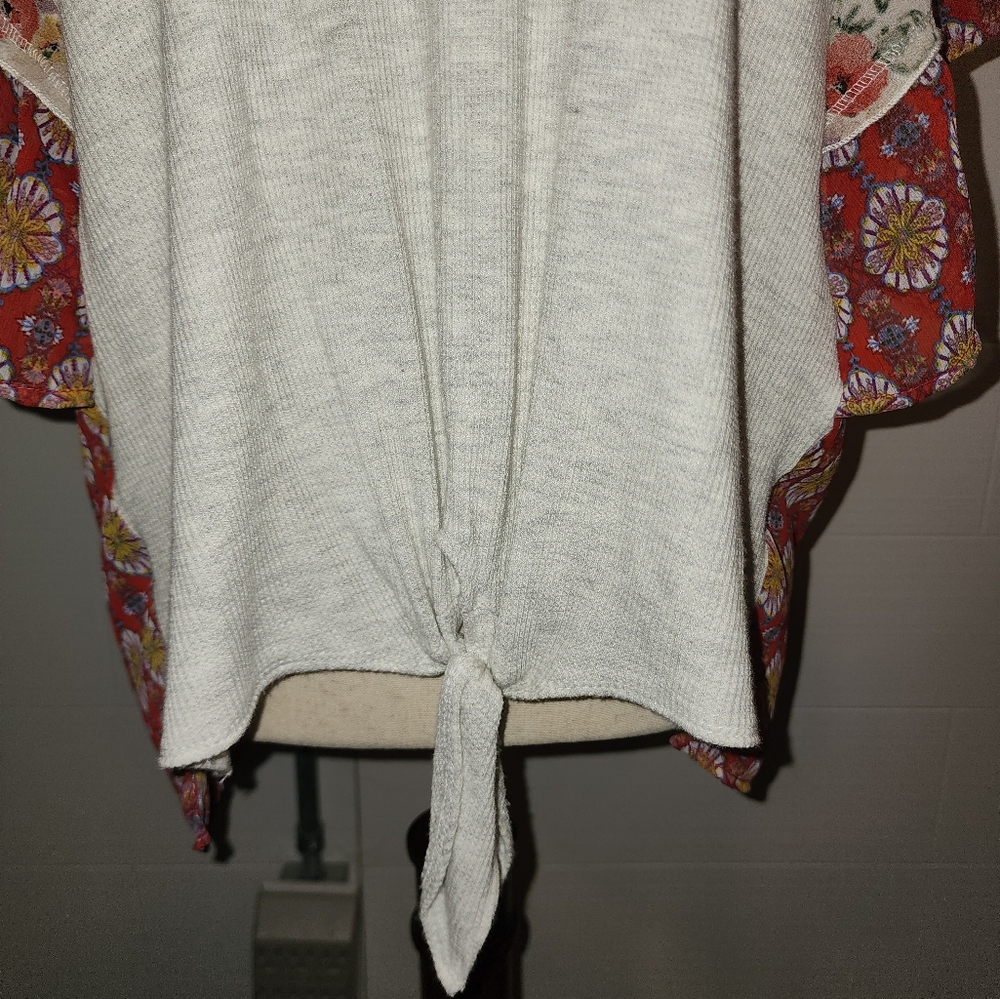 Hummingbird Floral and Gray Blouse - Picture 11 of 12